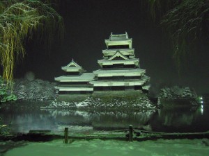 松本浅間温泉ホテル玉之湯　雪の松本城