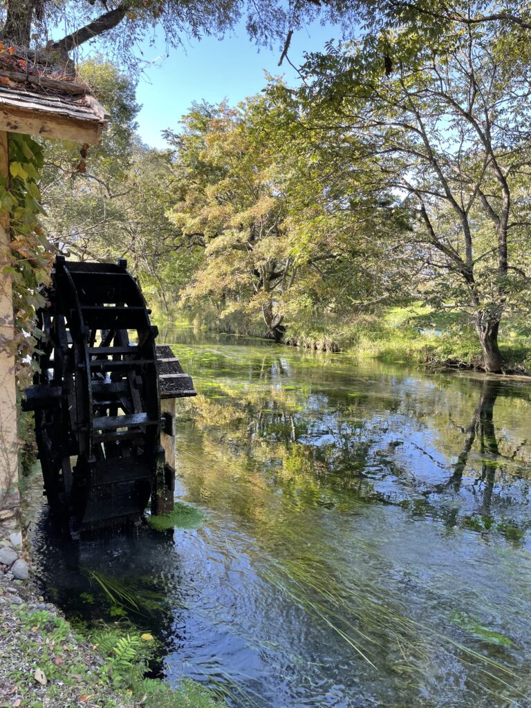 安曇野の万水川（よろずいがわ）日本の原風景